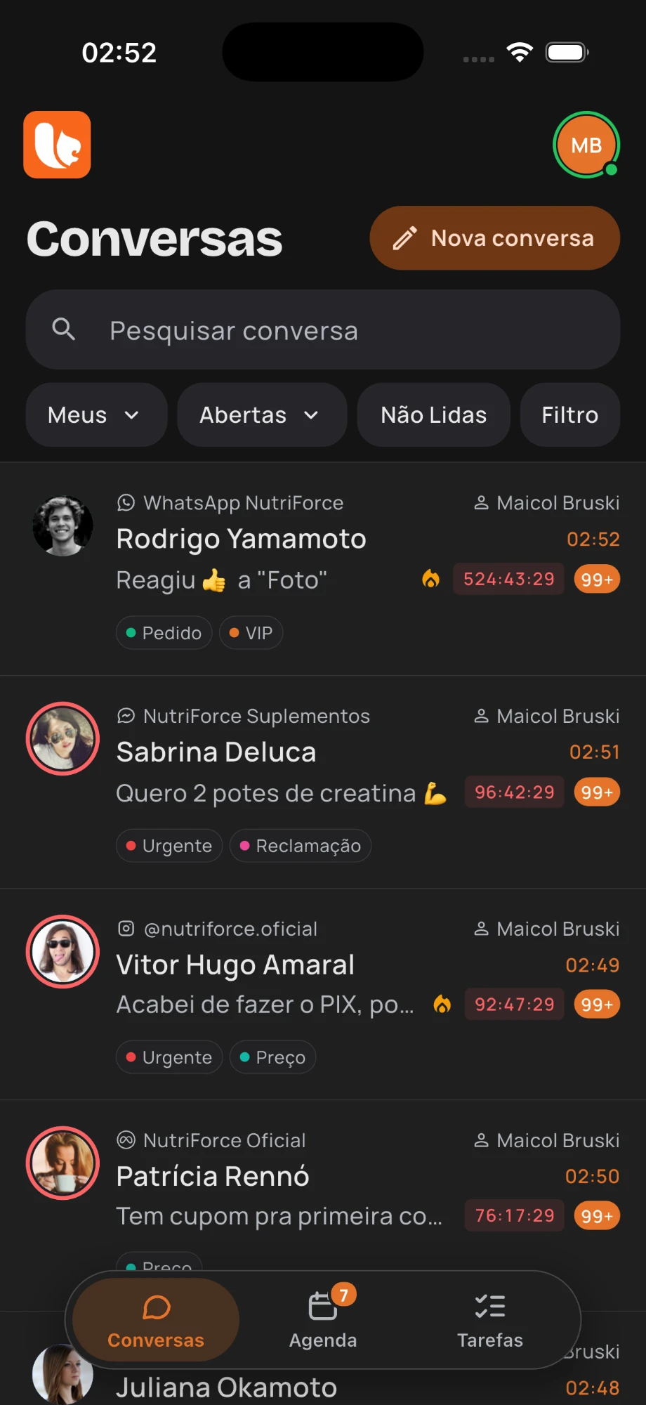 O mesmo app no tema escuro